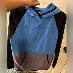 NWOT The North Face men’s lightweight hooded pullover, size S , very soft